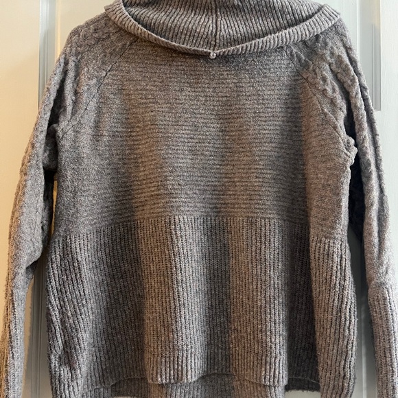 Liz Claiborne Heather Gray Cowl Neck Sweater - Picture 4 of 4